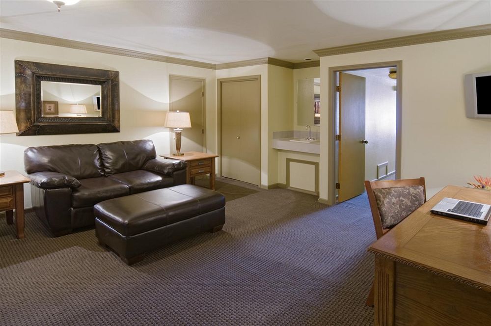 Fort Hays Inn Exterior foto